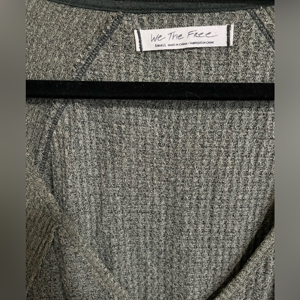 Free People Santa Clara Green Oversized Thermal V Neck Sweater Size Small - Picture 3 of 3